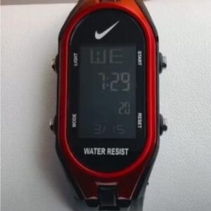 Montre de sport numérique NIKE Triax Fury couleur rouge