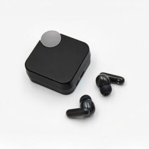 Eouteurs sans fil CMF by Nothing Buds Pro avec étui de chargement.